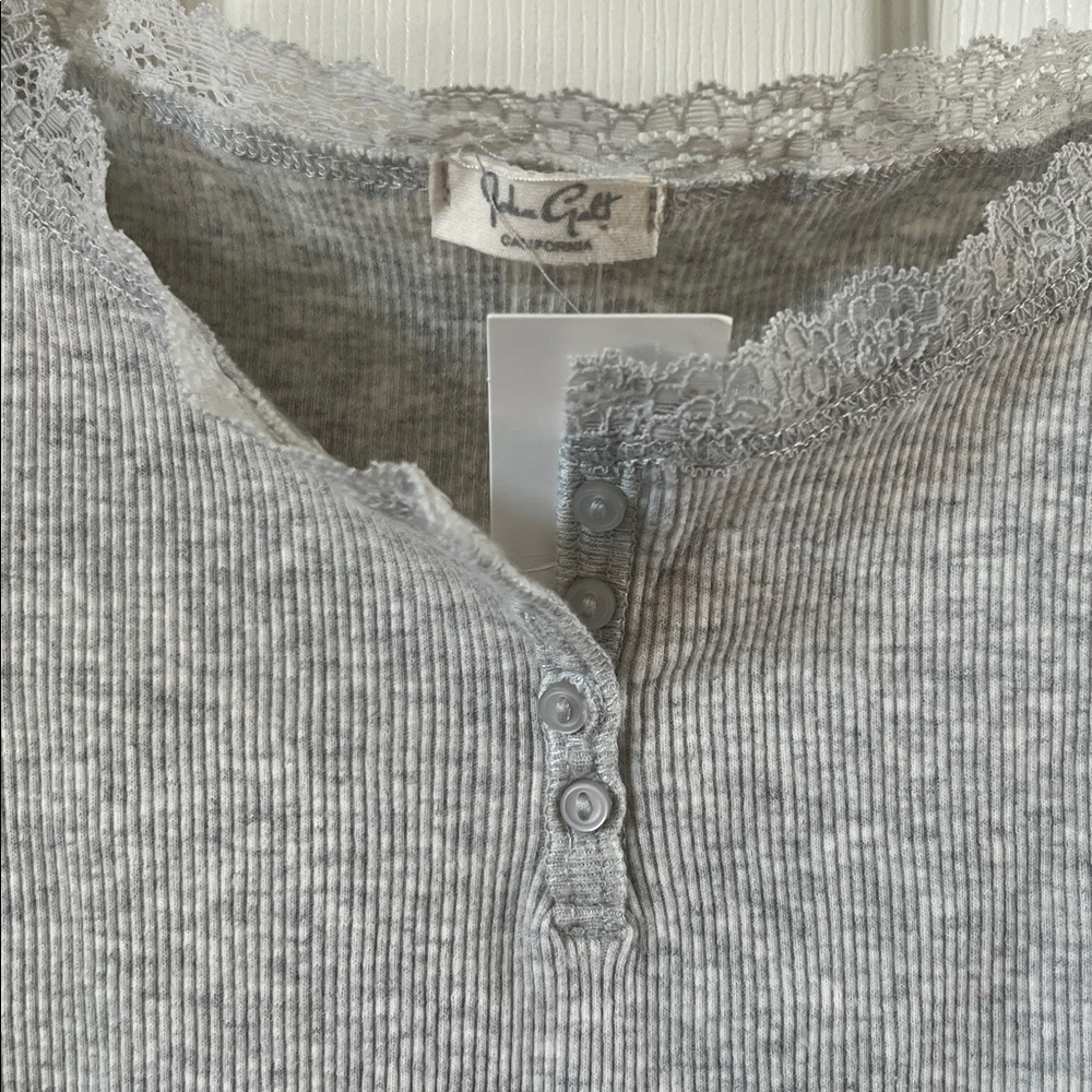 Brandy Melville John Galt Light Gray Lace-Trim Ribbed Cropped Tank Top OS - Picture 2 of 6